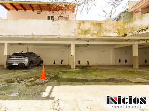 Cochera en pleno Centro - C314