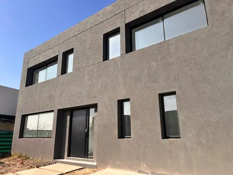 Casa 6 ambientes con 4 baños