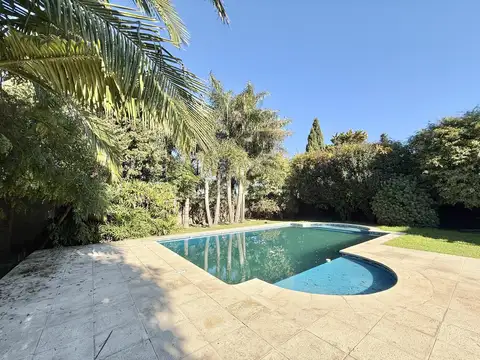 Casa en Alquiler Temporal con 4 cocheras