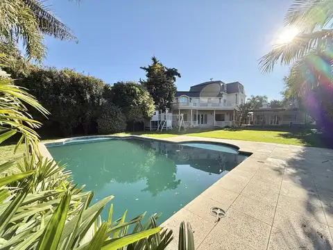 Importante Casa en VENTA - Barrio Privado Las Victorias