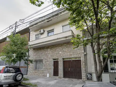 Casa en Venta con 3 cocheras