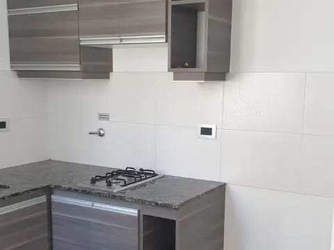 Monoambiente lateral sin balcón