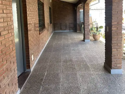 Casa 3 ambientes con 2 baños
