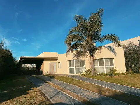 San Sebastian - Casa De 3 Dormitorios Con Pileta En Venta y Alquiler - Barrio Cerrado, Funes