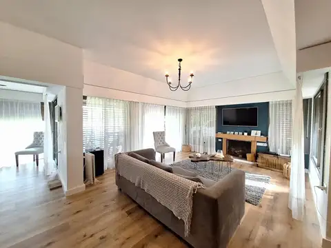 Casa en Venta con 4 cocheras