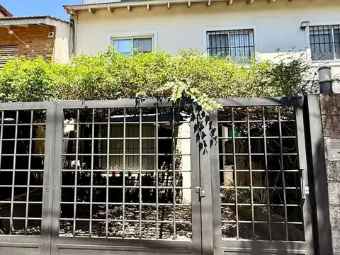 VENTA CASA TRIPLEX CON JARDIN 5 AMBIENTES  BECCAR