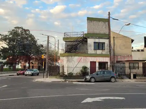 Av. Arturo Umberto Illia 700, Piso 1°