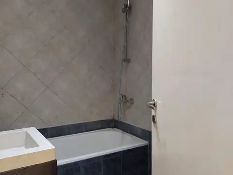 Departamento 2 ambientes c/cochera Moreno centro