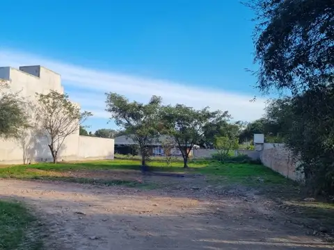 TERRENO EN EXCELENTE UBICACION DE BARRIO LOS TUCANES