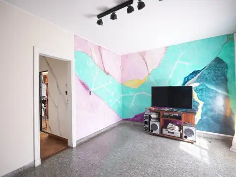 Venta casa de dos plantas con pileta, wilde.