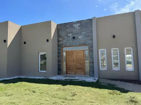 Casa en Venta en La Alameda - Canning