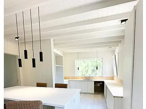 Casa 6 ambientes con 4 baños