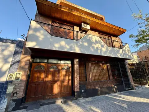 Casa en Venta 5 Ambientes en Parque Avellaneda | 320 m² Totales con Patio, Pileta y Quinchos