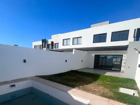 VENTA DUPLEX DOCTA CON PILETA 3 DORMITORIOS