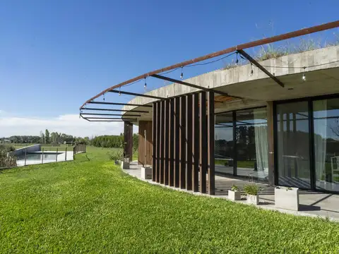 Venta Casa Moderna 4 amb, 1 HA, Barrio Cerrado de Chacras La Macarena. Exaltación de la Cruz.