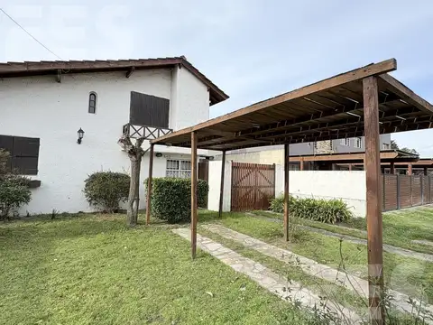 Depto Tipo Casa en Venta con 1 cocheras