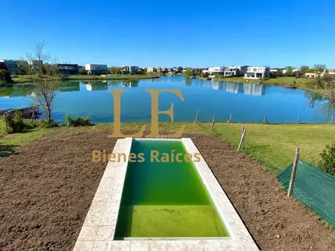 Casa 5 ambientes con 4 baños