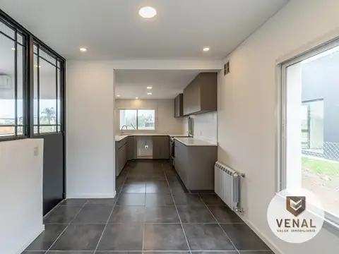 Casa 5 ambientes con 2 baños