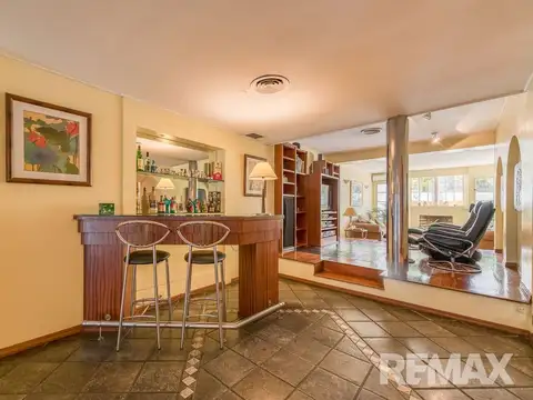 Casa 6 ambientes con 5 baños