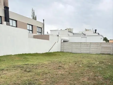 Lote sobre avenida 25 de Gonnet