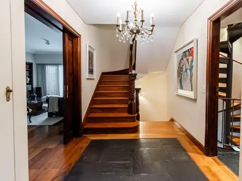 Casa en Venta con 4 cocheras