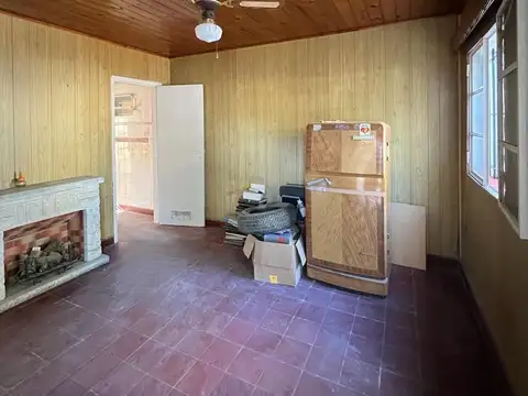 Casa 6 ambientes con 2 baños