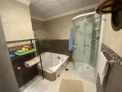 Casa en Venta en Isidro Casanova, USD 180.000