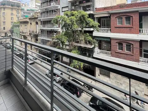 VENTA OPORTUNIDAD MONOAMBIENTE AMPLIO CON BALCÓN, TERCER PISO AL FRENTE