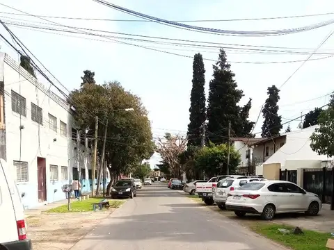 CASA - CHALET ZONA BAIRES - CAMIONES