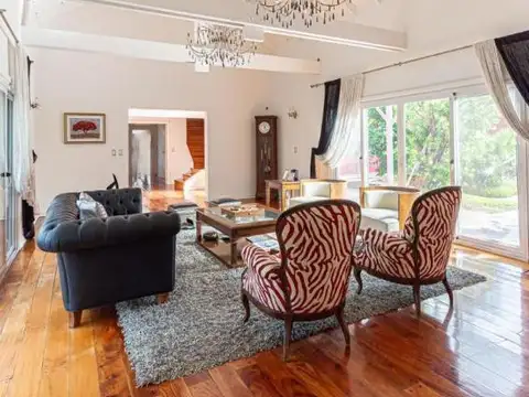 Casa en Venta con 10 cocheras