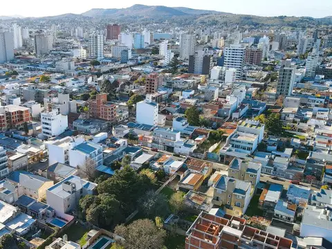 VENTA AMPLIO LOTE APTO DESARROLLO TANDIL