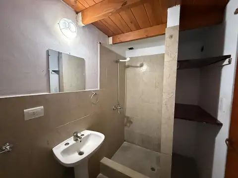 Casa 2 ambientes con 1 baño