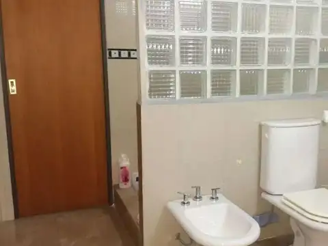 OPORTUNIDAD  CASAQUINTA EN PARQUE LELOIR A ESTRENAR  6 AMB, 250M2, 2PTS, A MTS DE M.FIERRO 