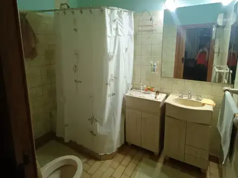 CASA CON LOTE DE  10 X 55 CON PH EN EL FONDO ESCUCHO OFERTAS