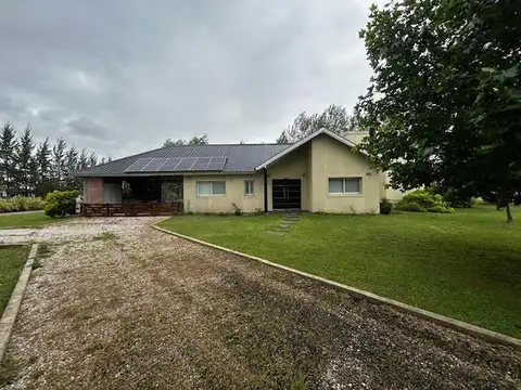 Casa en venta en Fincas de San Vicente sporting con piscina y lote de 2300 m2, paneles solares