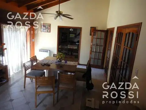 Casa en Venta con 3 cocheras