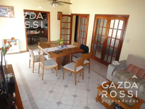 Casa 6 ambientes con 3 baños