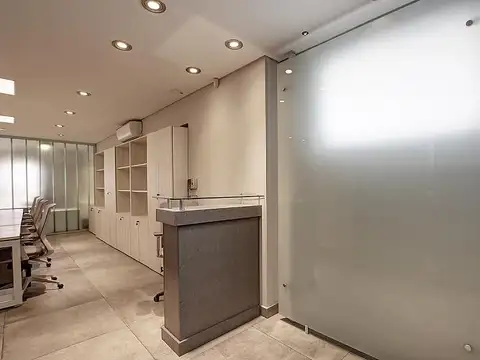 Oficina en Alquiler con 2 cocheras