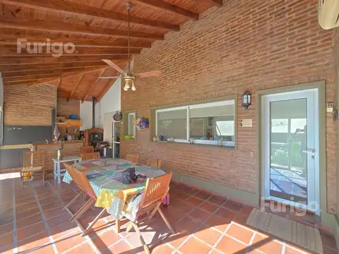 Casa en Venta con 2 cocheras