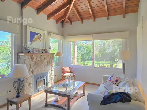 Casa 5 ambientes con 3 baños