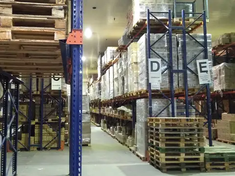 Galpon en Venta 57  mts Fondo