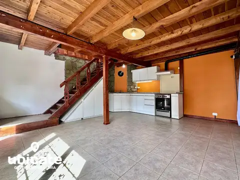 Casa 8 ambientes con 4 baños