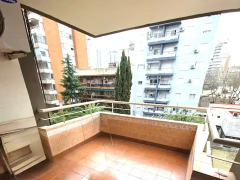 Venta Departamento en Nuñez 4 ambientes con balcón contrafrente Apto crédito Hipotecario.