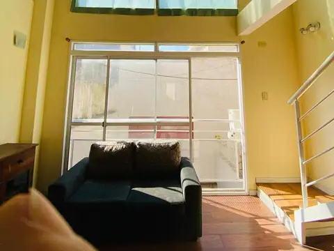 Venta PH 2 ambientes con patio en Parque Avellaneda