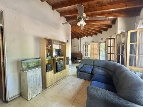Casa 6 ambientes con 2 baños