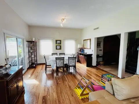 Casa en Venta con 6 cocheras