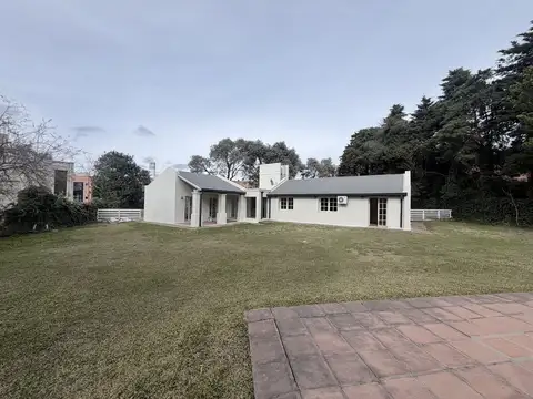 Casa 5 ambientes con 2 baños