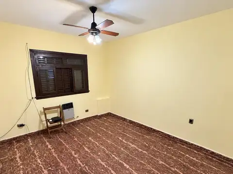 Casa 5 ambientes con 1 baño
