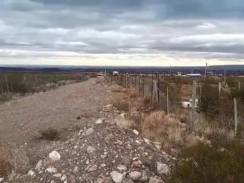 VENTA LOTE 2104 m2 Totales.