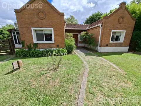 Casa en Venta con 2 cocheras